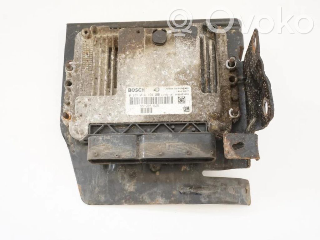 Opel Zafira B Unitate control motor/modul ECU 
