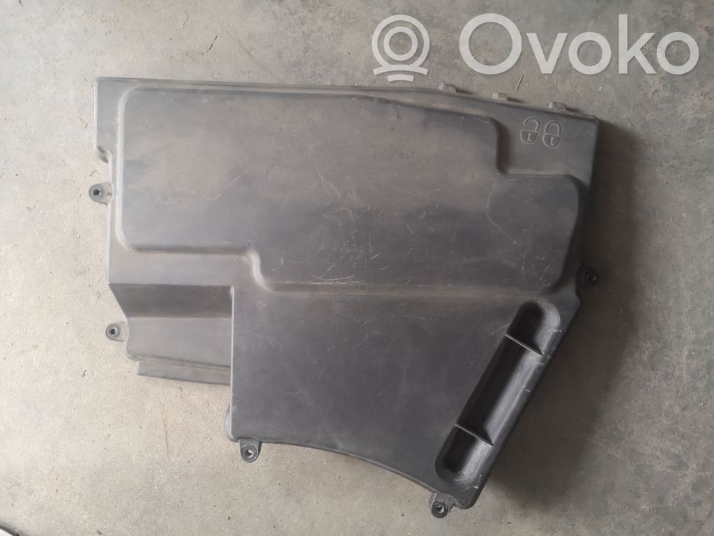 Dangtelis saugiklių dėžės   7520899