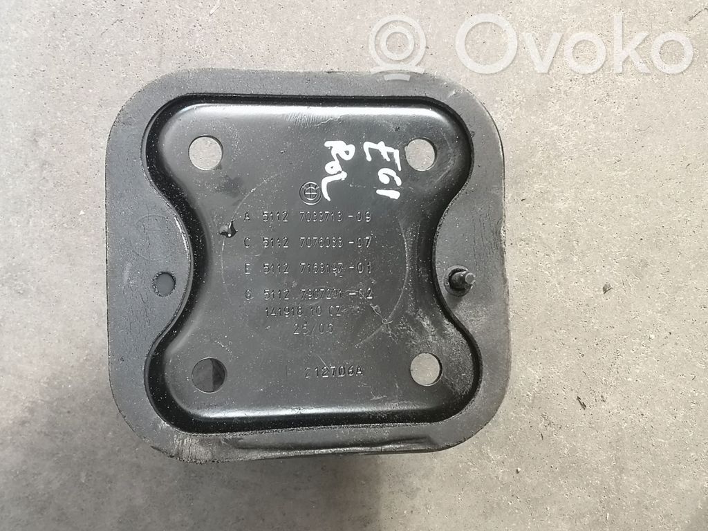 BMW 5 E60 E61 Aizmugurē bampera balka 