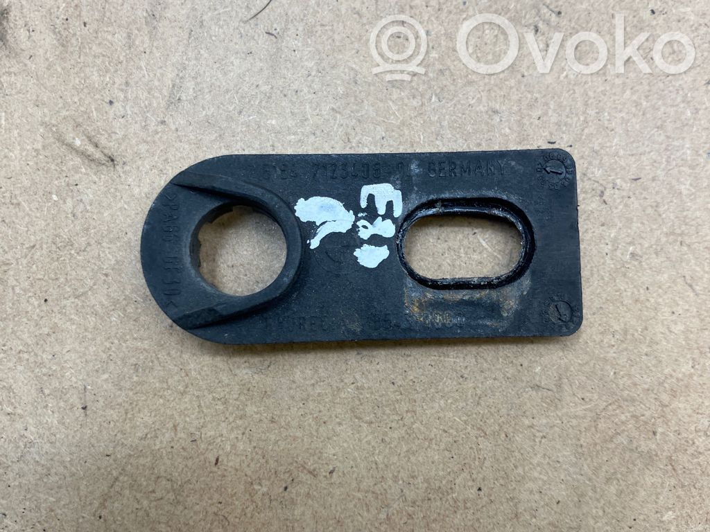 BMW 1 E81 E87 Headlight/headlamp mounting bracket 