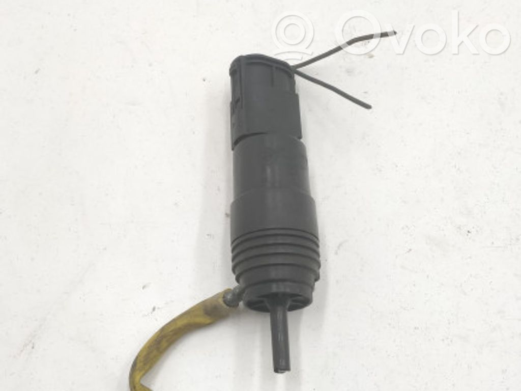 BMW 5 E39 Windscreen/windshield washer pump 