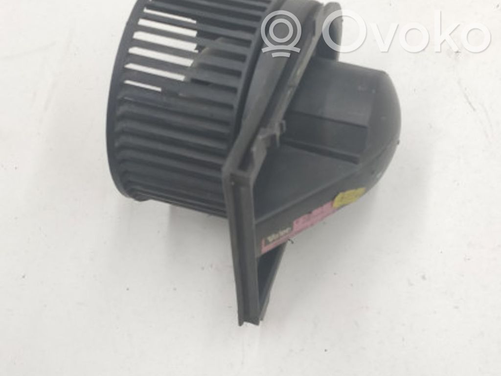 Audi A4 S4 B5 8D Lämmittimen puhallin 