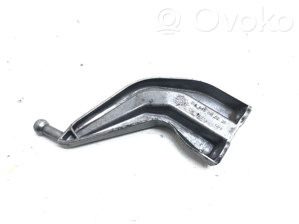 Mercedes-Benz C W204 Engine mounting bracket 