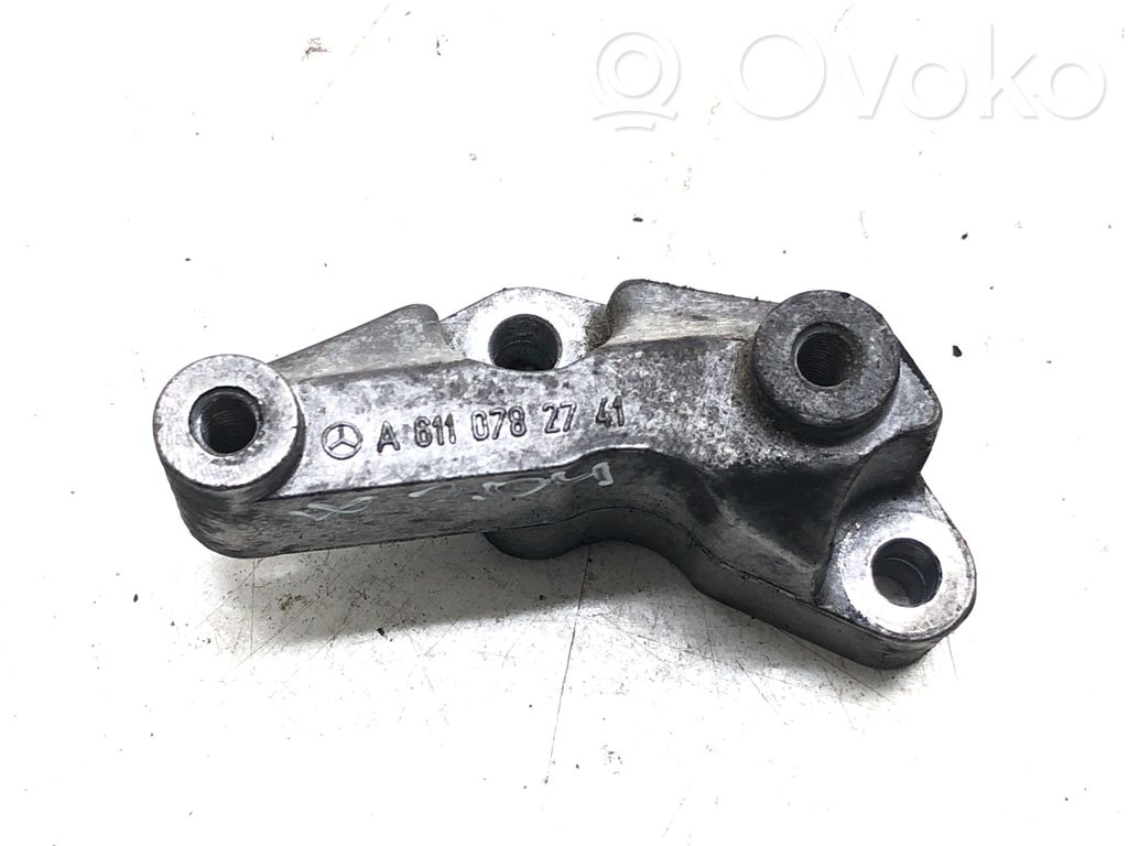 Mercedes-Benz C W204 Engine mounting bracket 