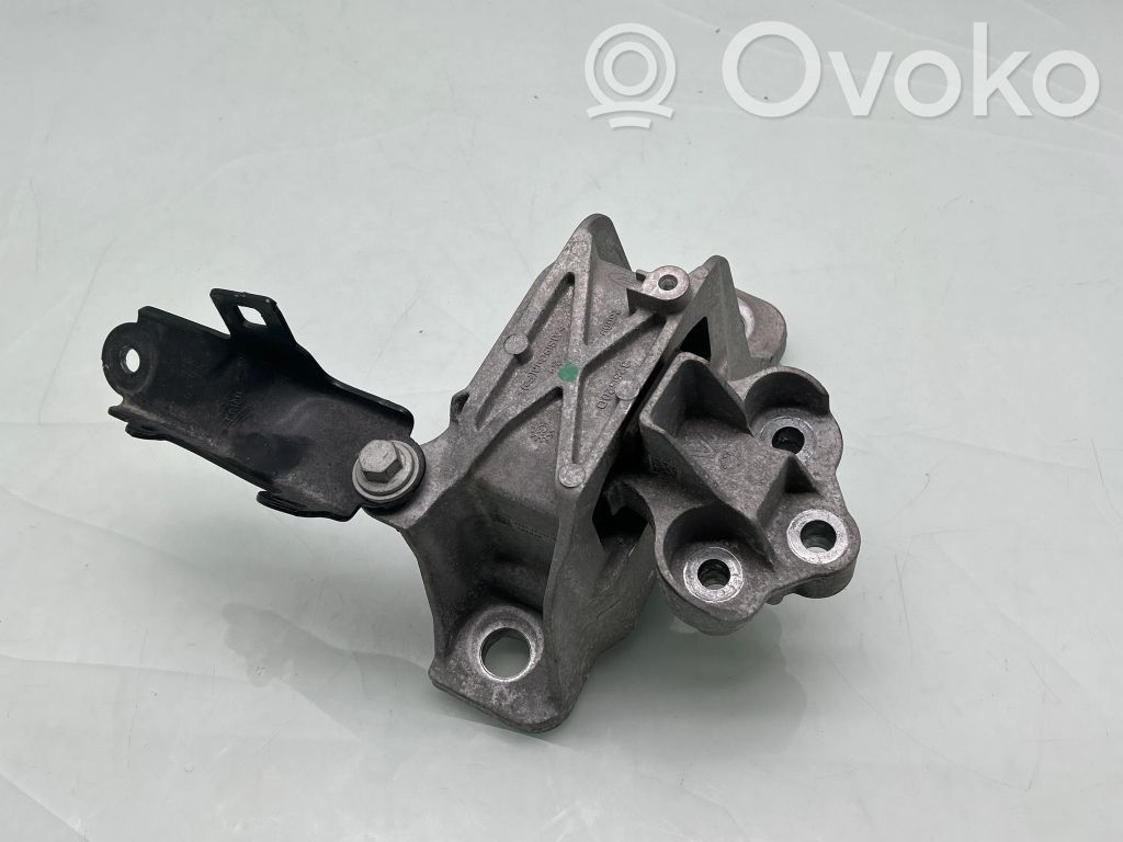 Ford Focus Engine mount bracket 