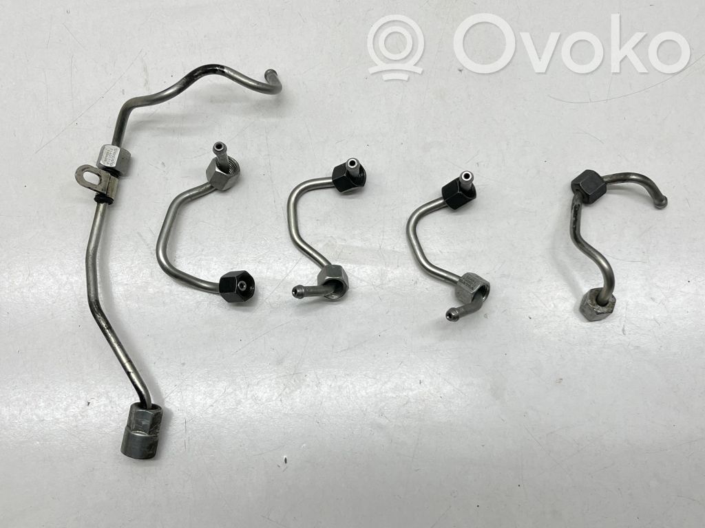 Volvo V70 Fuel injector supply line/pipe 