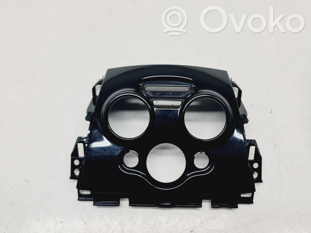 Nissan Note (E12) Console centrale, commande chauffage/clim 
