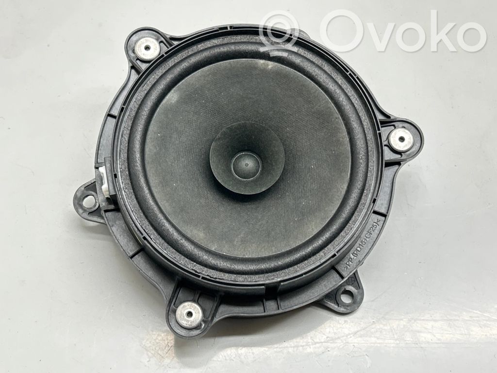 Renault Captur Garsiakalbis (-iai) priekinėse duryse 