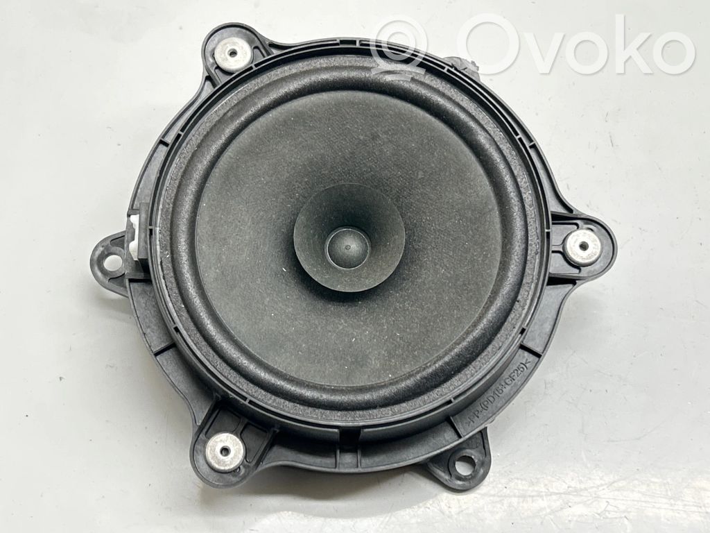 Renault Captur Garsiakalbis (-iai) priekinėse duryse 
