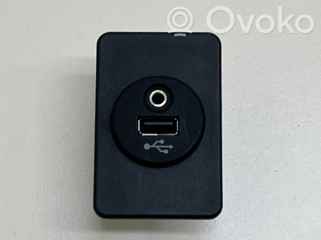 KIA Optima USB jungtis 