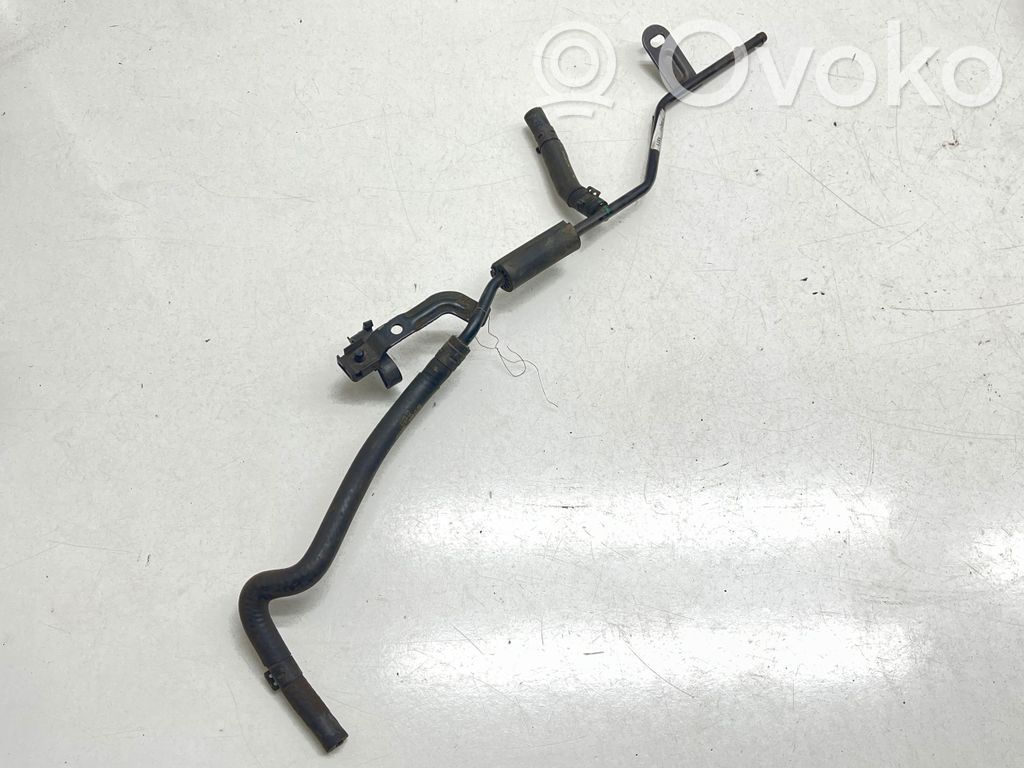 Volkswagen PASSAT B8 Engine coolant pipe/hose 