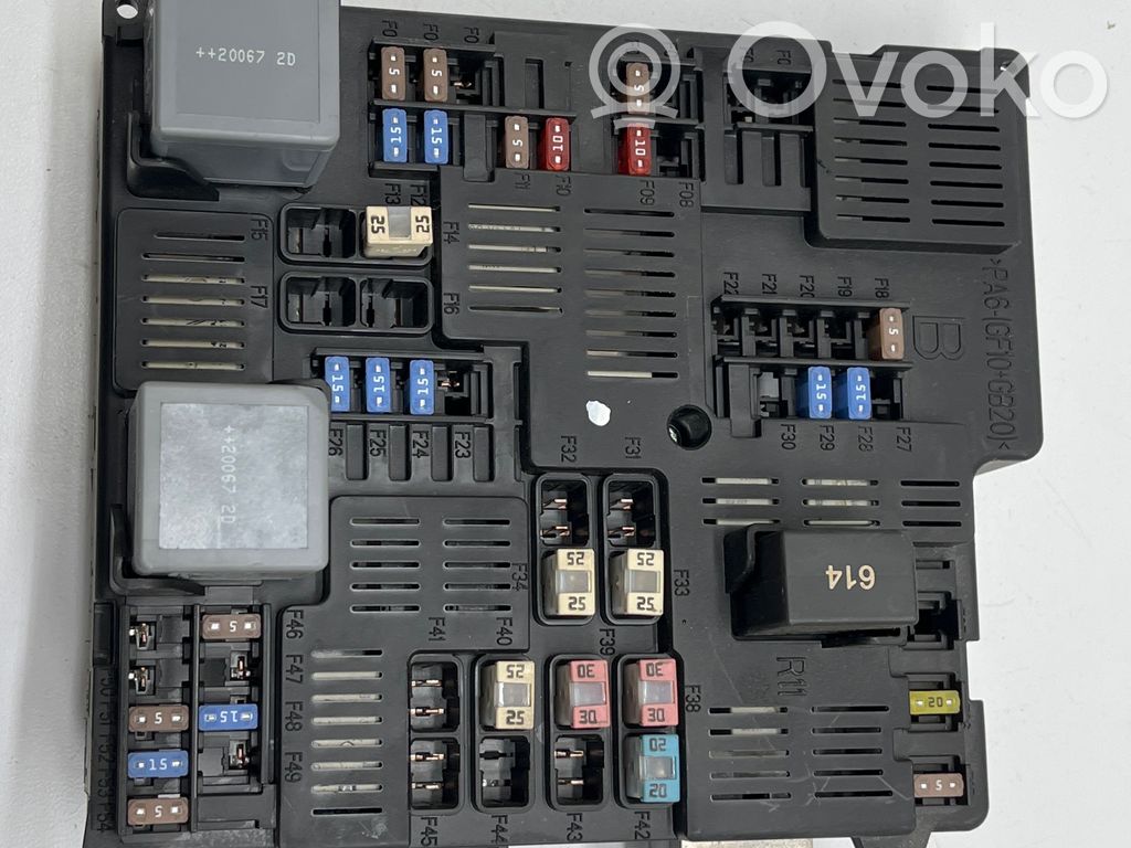 Volvo XC90 Ramka / Moduł bezpieczników 
