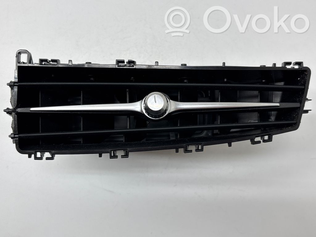 Volvo S60 Centrinės oro grotelės 