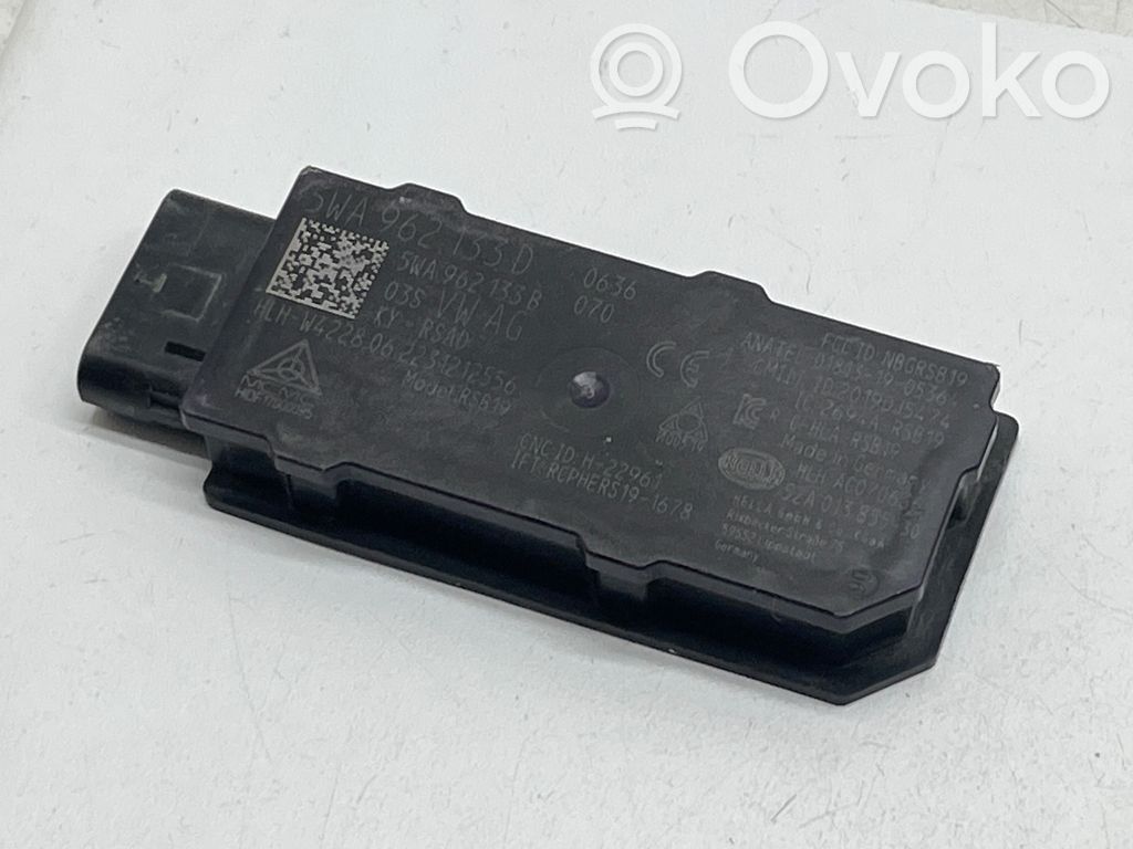 Volkswagen ID.5 Keyless system antenna 
