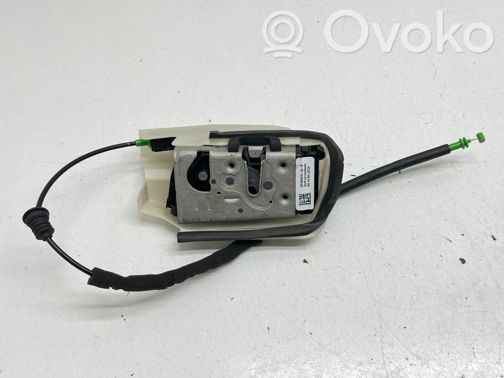 Tesla Model 3 Priekšpusē slēdzene 