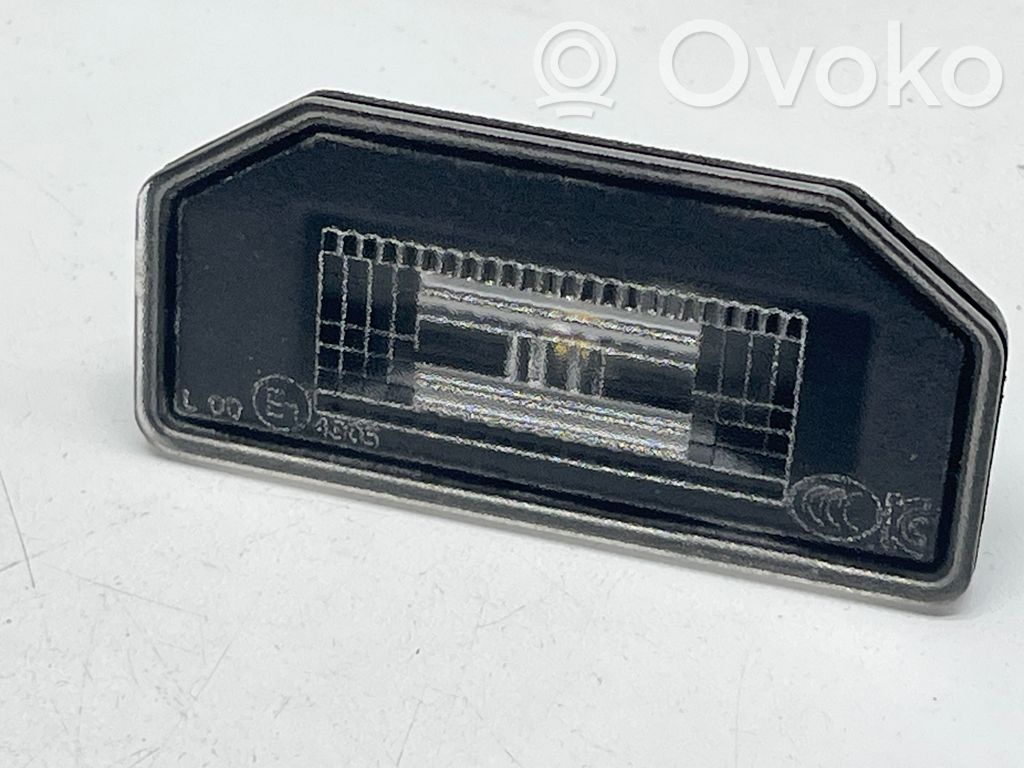 Tesla Model 3 Numerio apšvietimas 