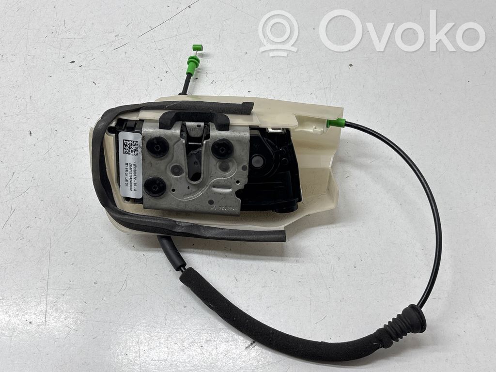 Tesla Model 3 Priekšpusē slēdzene 
