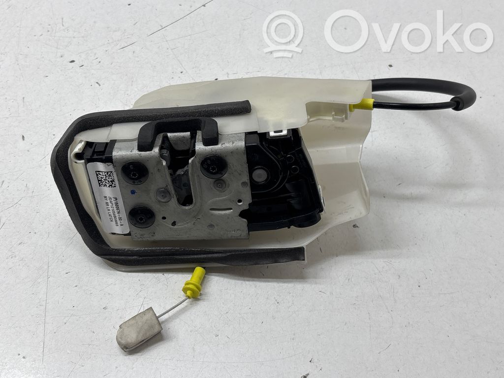 Tesla Model 3 Aizmugurē slēdzene 