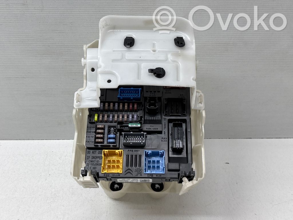 Peugeot 5008 II Fuse module 