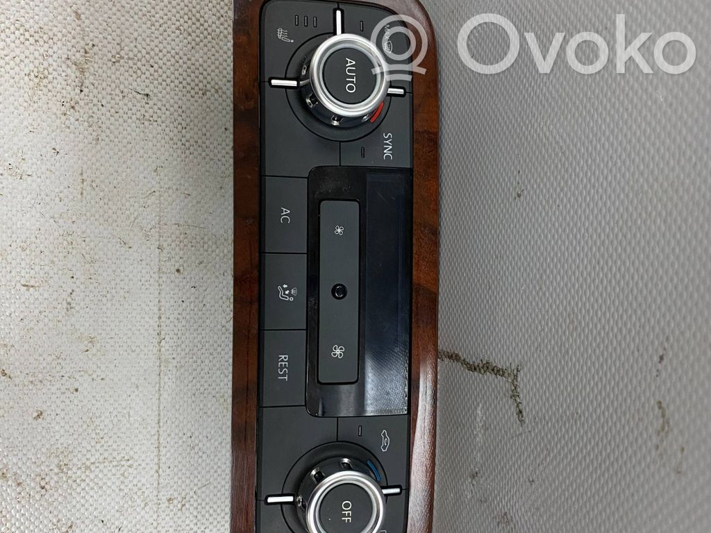 Volkswagen Touareg II Panel klimatyzacji 