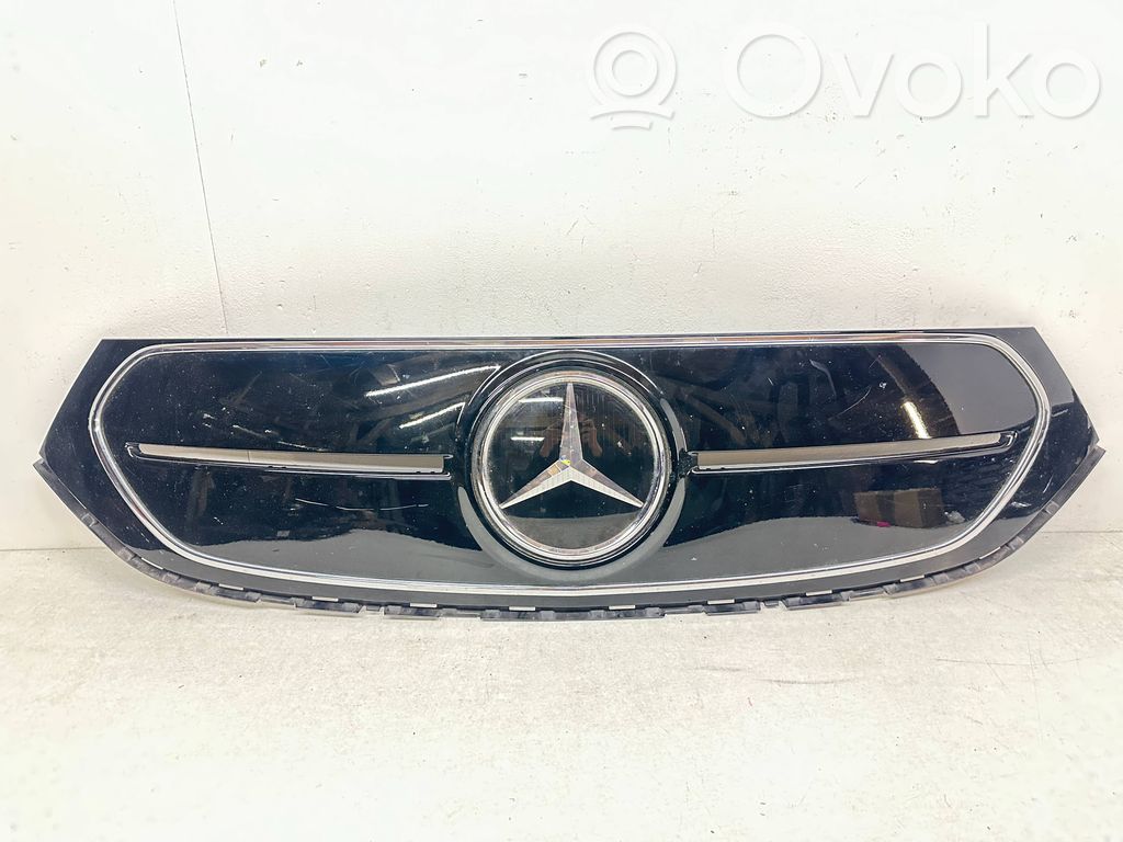 Mercedes-Benz EQA Etusäleikkö 