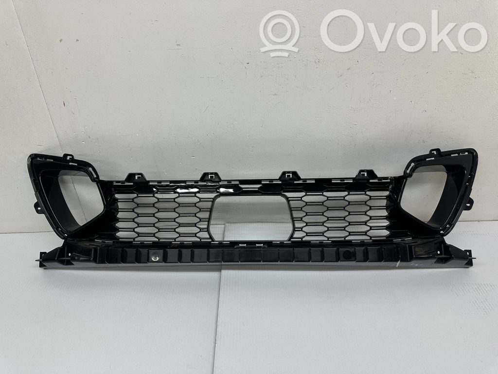 BMW 2 F44 Grotelės apatinės (trijų dalių) 