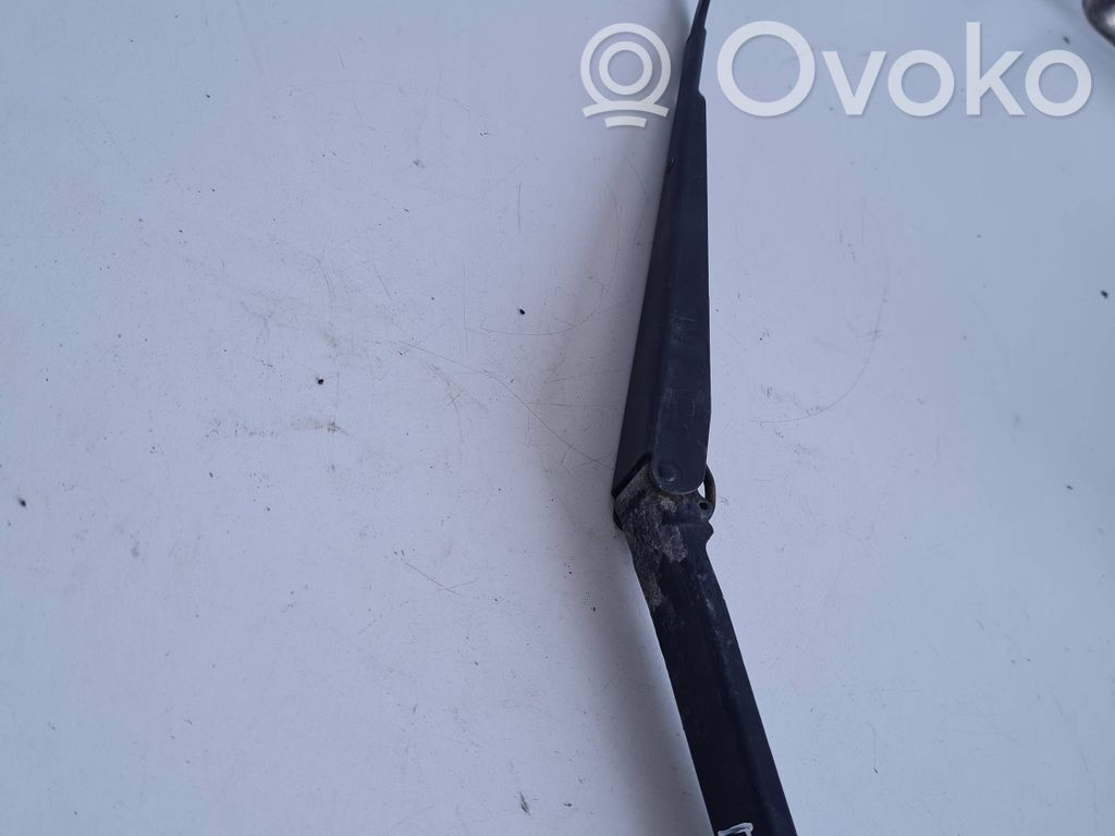 Mitsubishi Galant Front wiper blade arm 