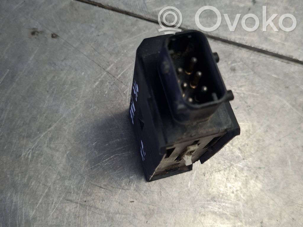 BMW 3 E36 Priekšpusē slēdzene 