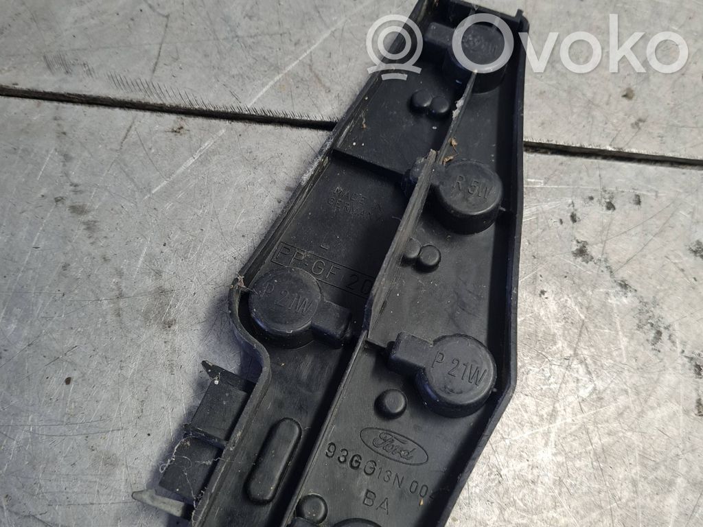 Ford Scorpio Takavalon polttimon suojan pidike 