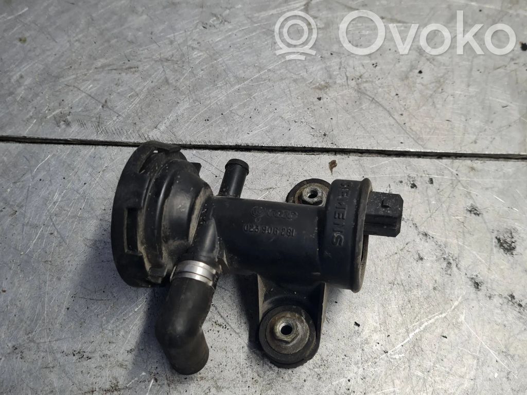 Volkswagen Transporter - Caravelle T4 Supapă control încălzitor lichid răcire 