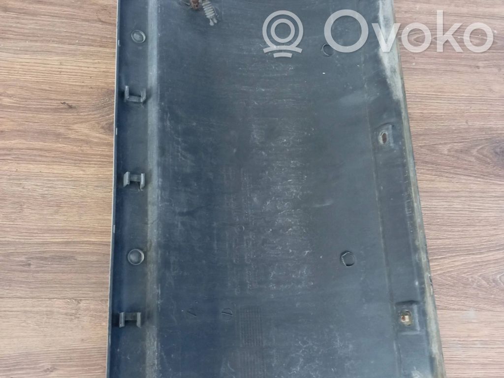 Iveco Daily 35 - 40.10 Contur aripă spate 