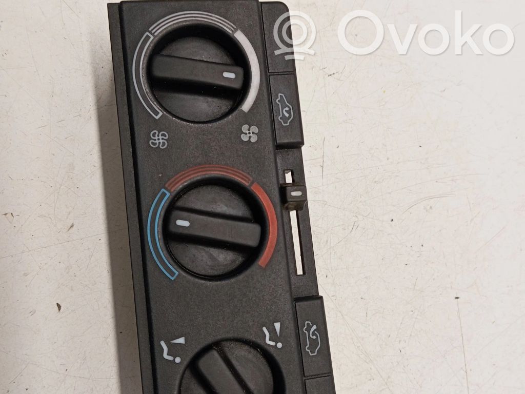 Peugeot 405 Climate control unit 