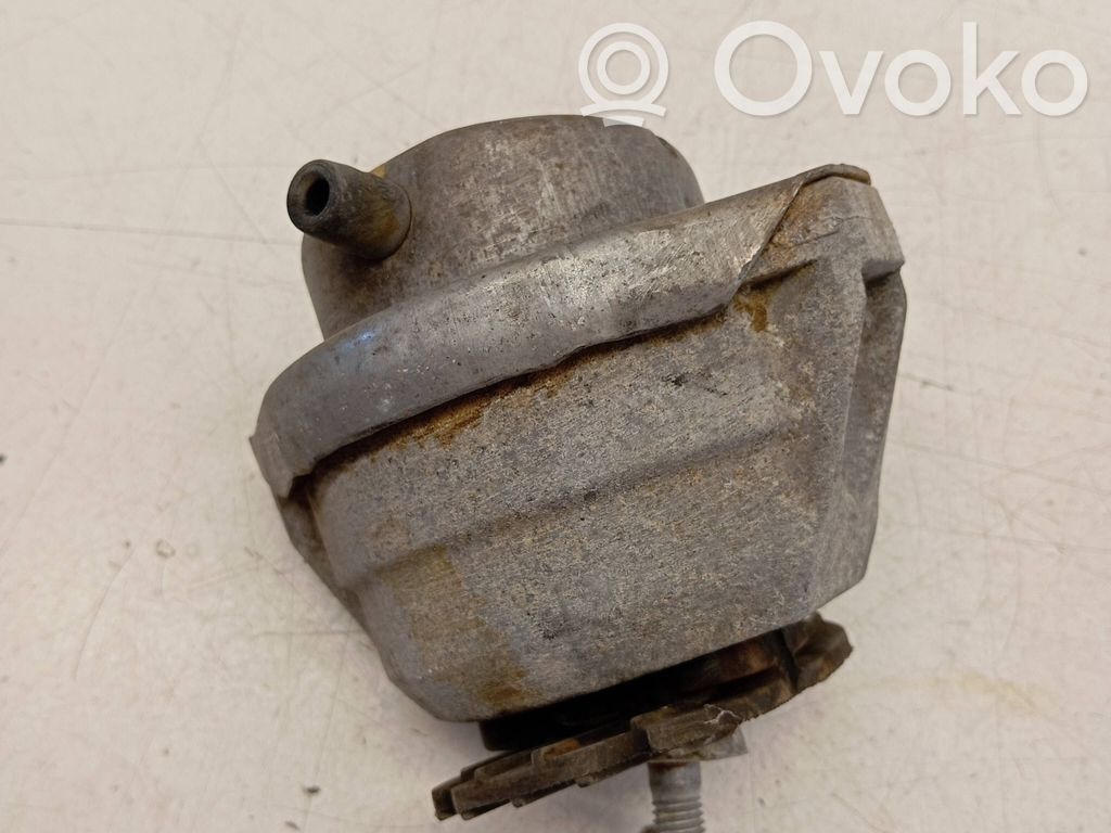 Engine mount bracket   RM676987402