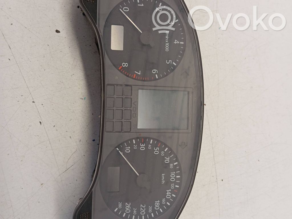 Audi A8 S8 D2 4D Speedometer (instrument cluster) 