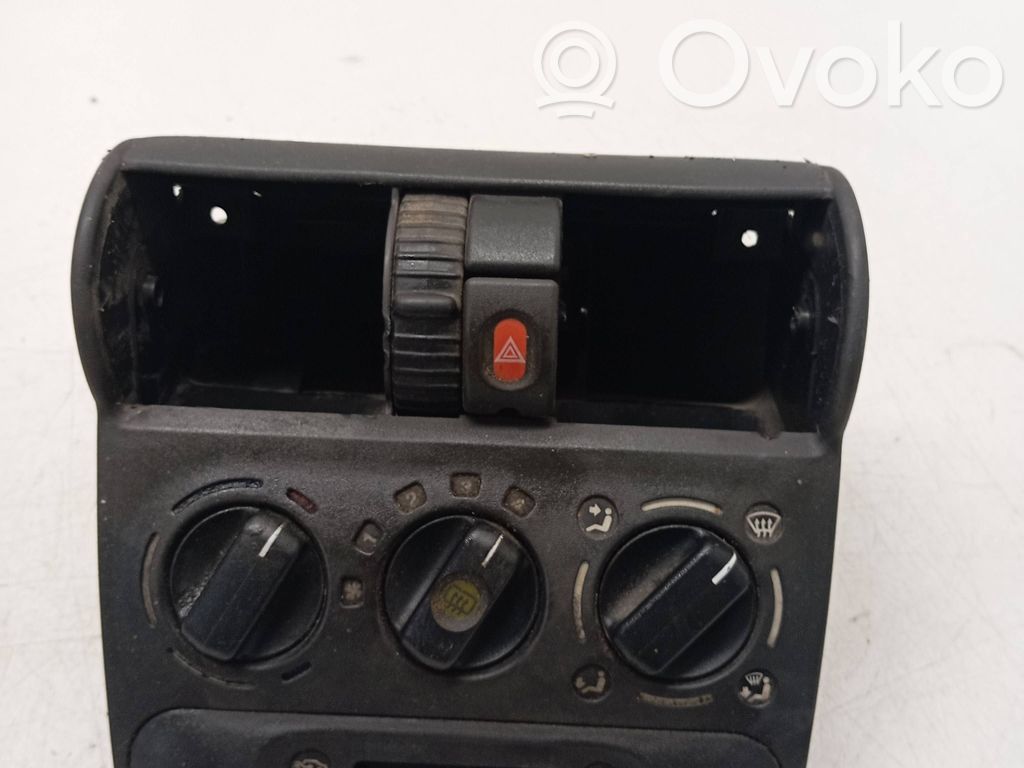 Opel Corsa B Oro kondicionieriaus/ klimato/ pečiuko valdymo blokas (salone) 