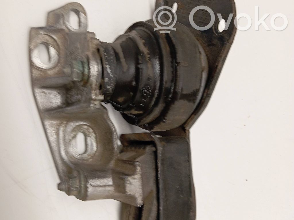 Engine mounting bracket   7M3199600A