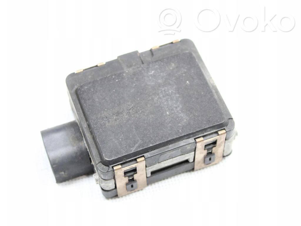 Sensor de radar Distronic   6898186