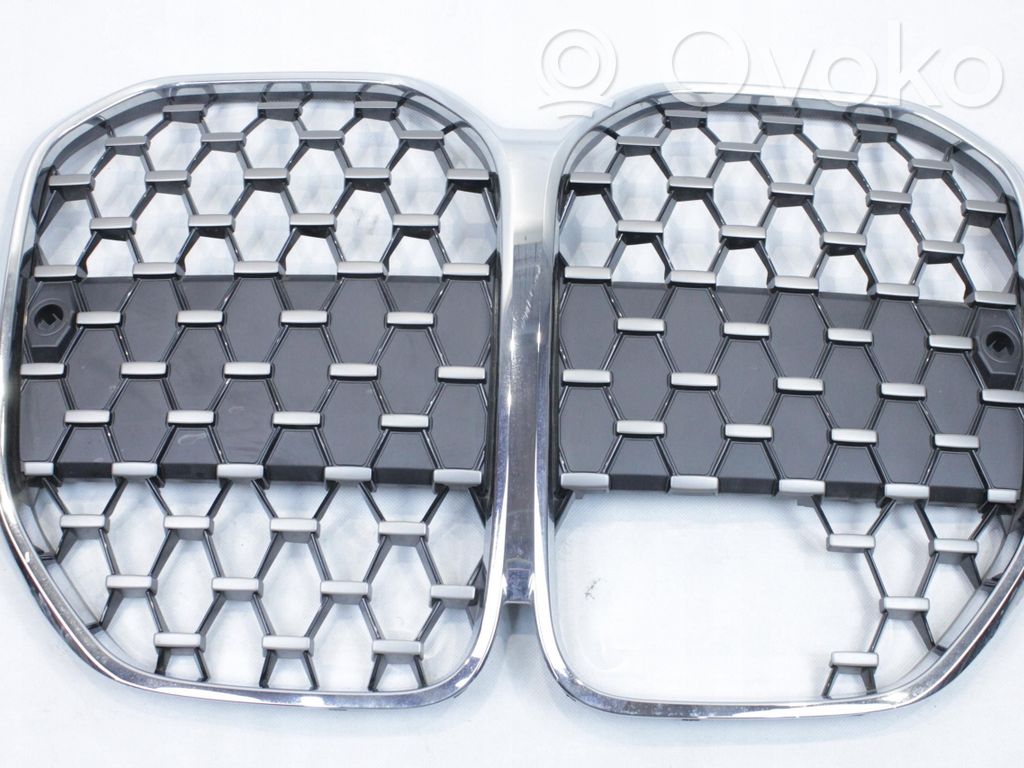 Maskownica / Grill / Atrapa górna chłodnicy   7450404
