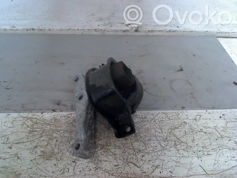 Engine mount bracket