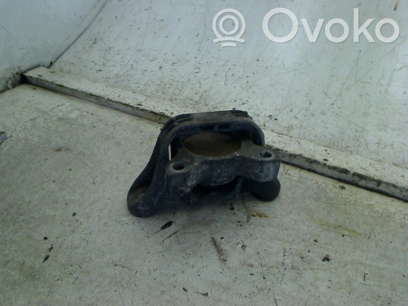 Engine mount bracket