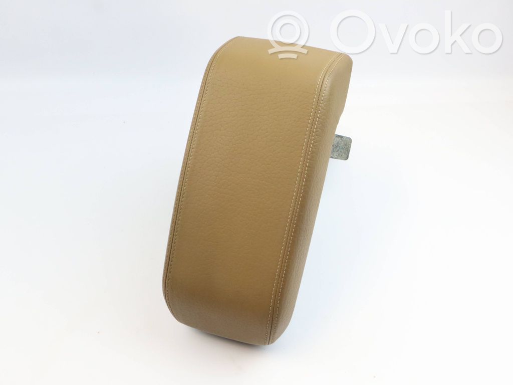 Armrest   26734610,9283176,110972336