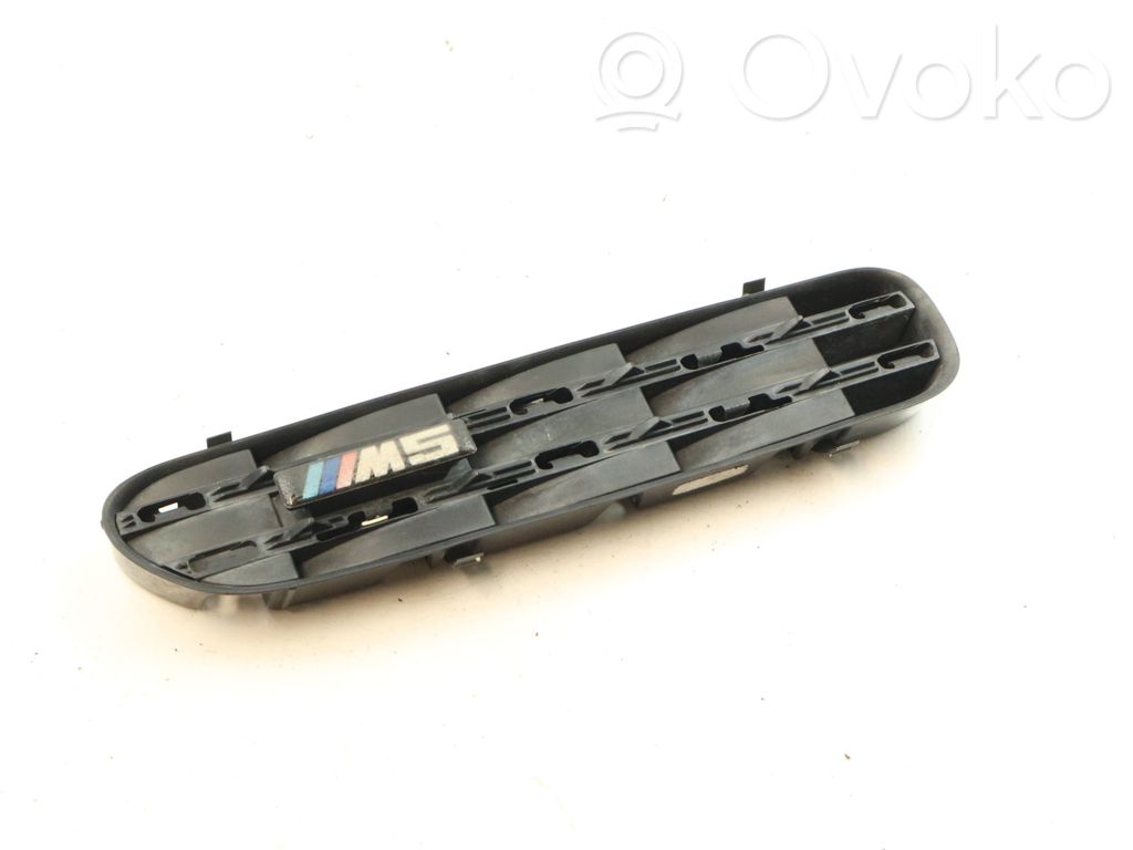 BMW 5 E60 E61 Grotelės sparne 