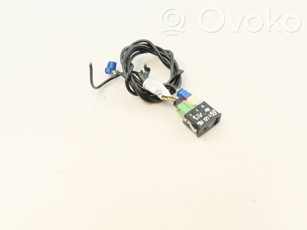 BMW M6 Connettore plug in AUX 