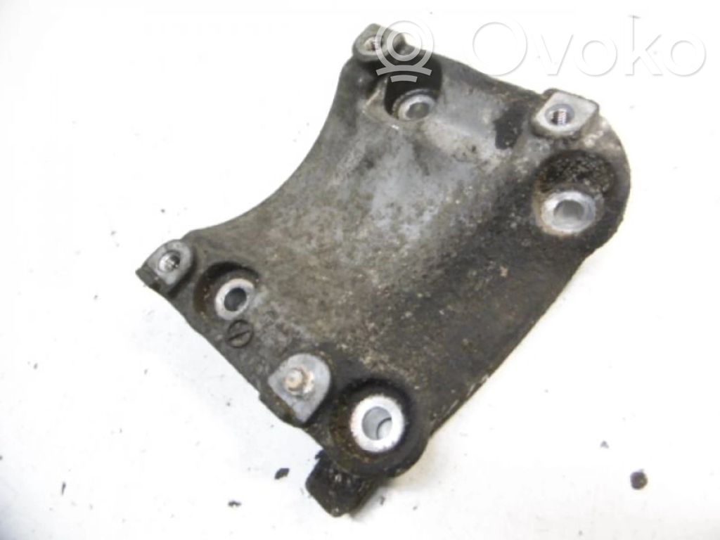 Honda Accord Engine mounting bracket 