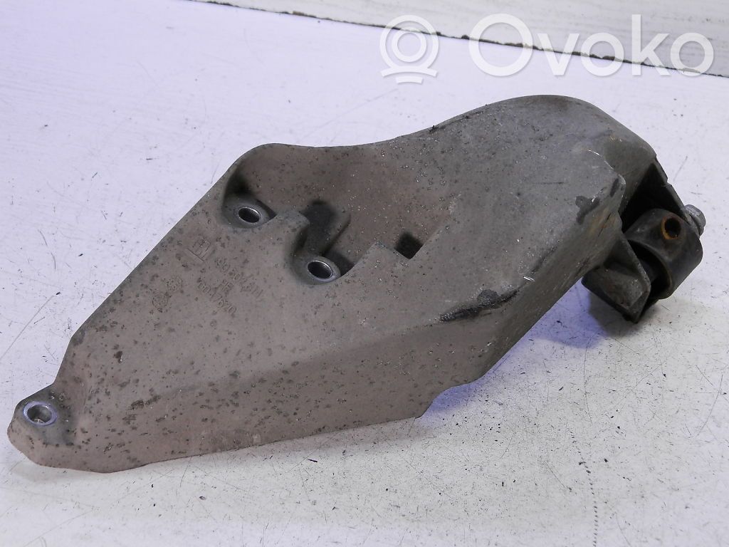 Opel Vectra B Engine mounting bracket 