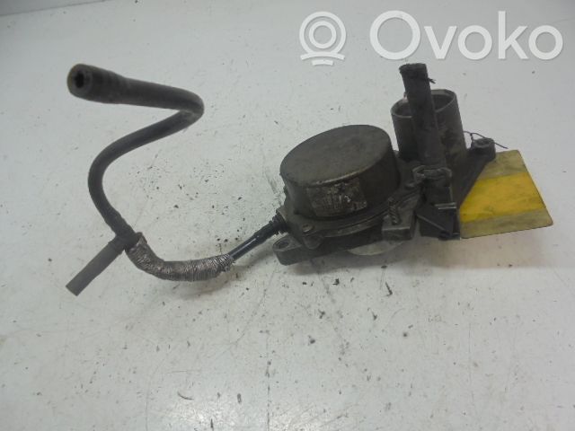 Ford Mondeo Mk III Vacuum pump 
