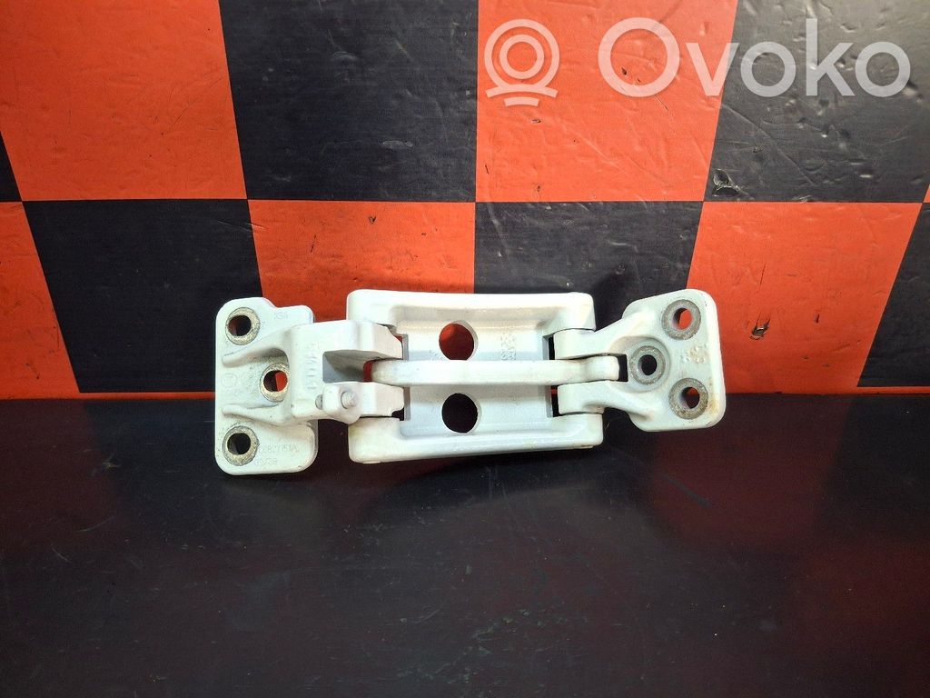 Loading door upper hinge   A046573