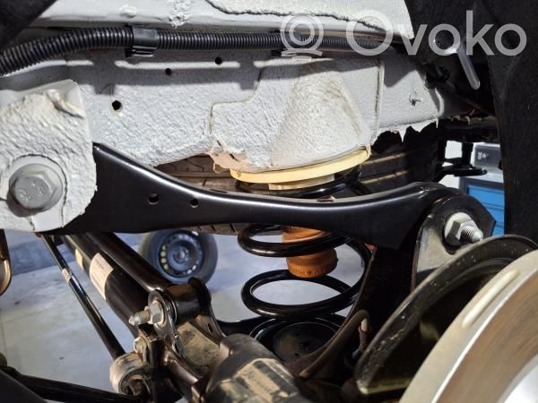 Querlenker hinten   5R3505237D,2568328,2641064,5R3505237B,5R3505237C,5R3505237D,NOVO0KM,VWN3CA5B927AA,VWN3CA5B927AB