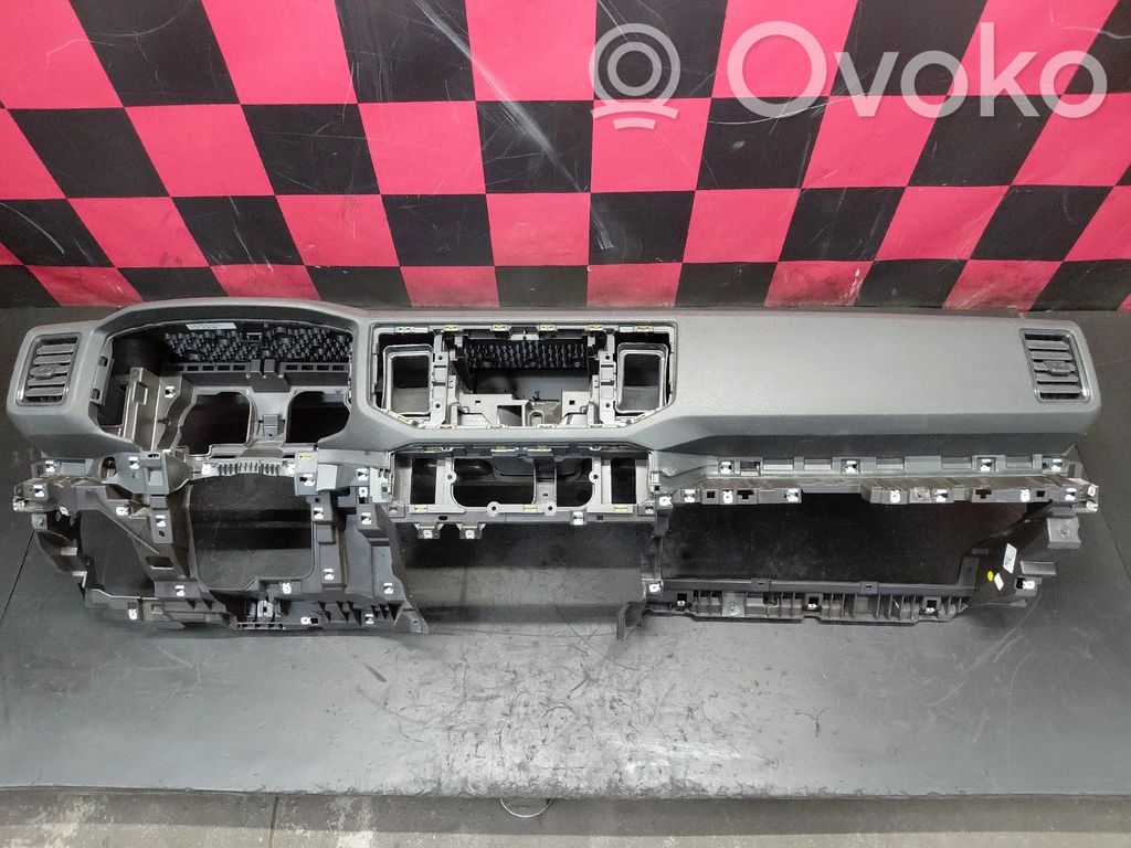 Dashboard   7C1857003BD