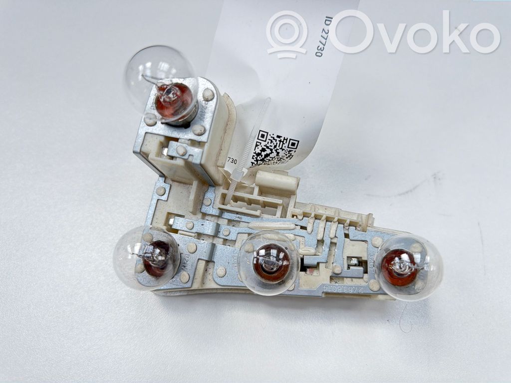 BMW 3 E90 E91 Takavalon polttimon suojan pidike 